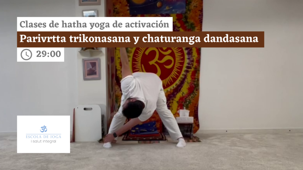 Hatha yoga de activación: parivrtta trikonasana y chaturanga dandasana